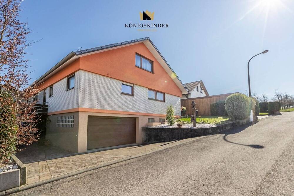 Hausansicht am Feldrand