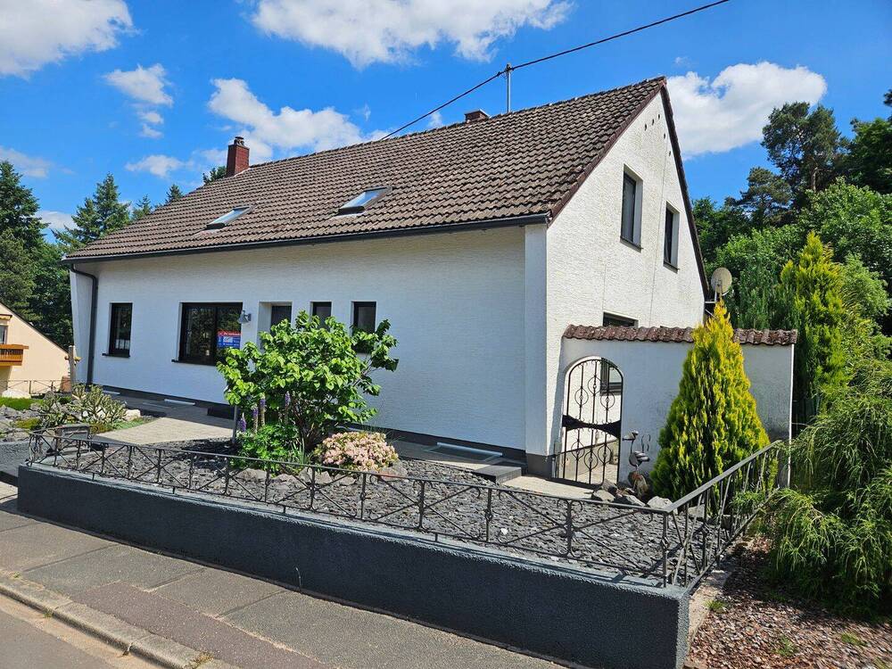 Thumbnail-Freistehendes EinZwei-Familien-Haus in sonniger Höhenlage in Konz Könen