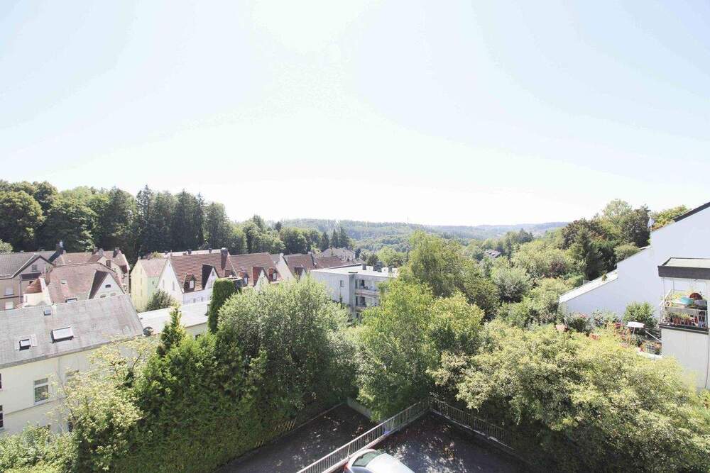 Thumbnail-Eigentumswohnung mit Potenzial in gepflegtem Haus und ruhiger Lage