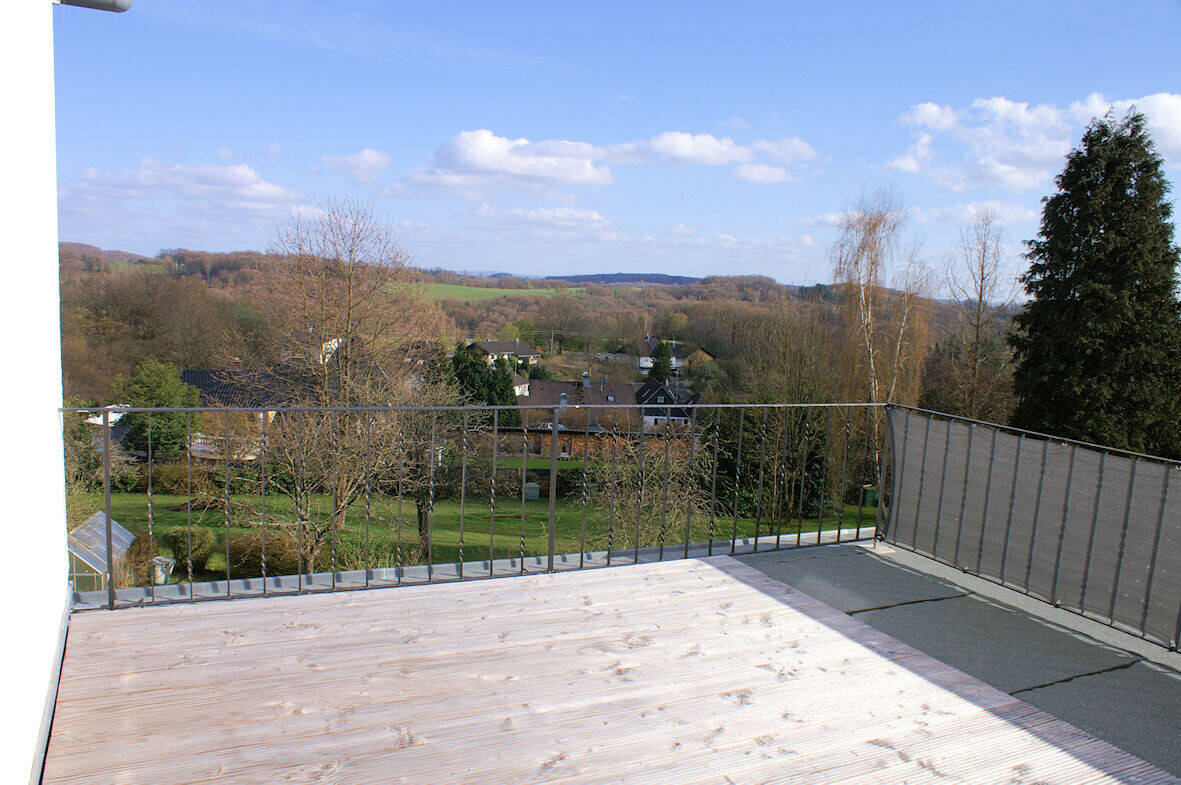 Thumbnail-Gemütliche Dachgeschosswohnung mit großer Dachterrasse und Fernblick