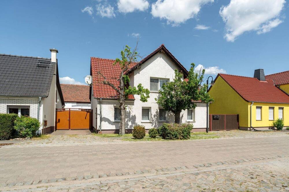 Thumbnail-Ensemble aus Einfamilienhaus und Einliegerwohnung in ruhiger Lage - mit Innenhof, Garten und viel Nutzfläche