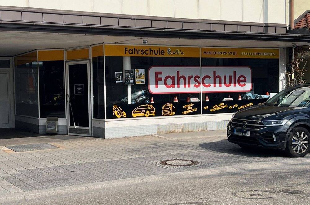 Thumbnail-Großes, präsentes Ladenlokal auf zwei Ebenen direkt an der Hauptstraße