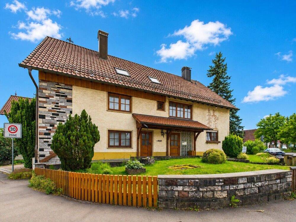 Thumbnail-Wohnhaus mit zwei Gebäudeteilen in Rottweil-Neukirch