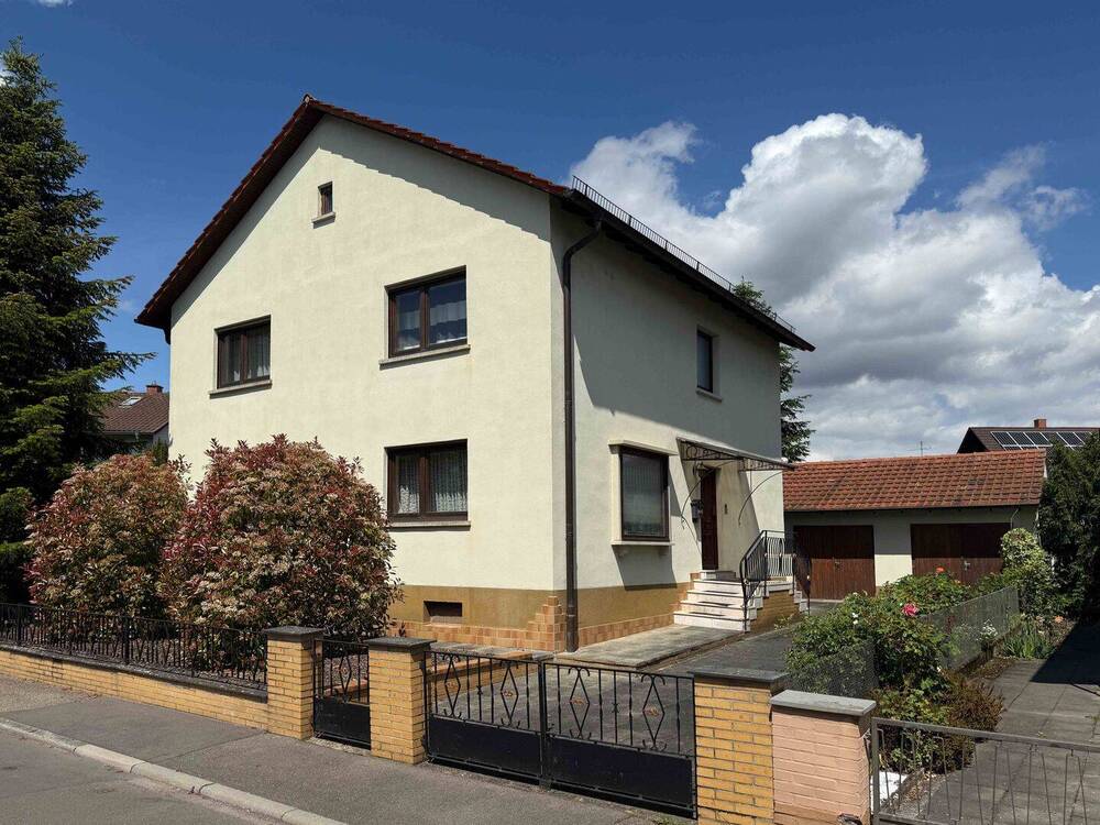 Thumbnail-Gepflegtes, freistehendes Zweifamilienhaus mit Potenzial und großem Grundstück in Leimen-St. Ilgen.
