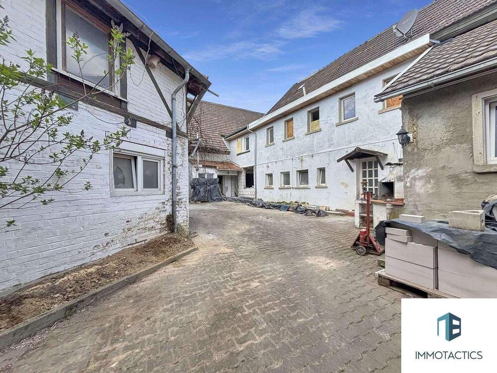 Thumbnail-Sanierungsbedürftiges Einfamilienhaus mit 3-Seiten-Hof & Gewölbekeller - für Handwerker & Visionäre