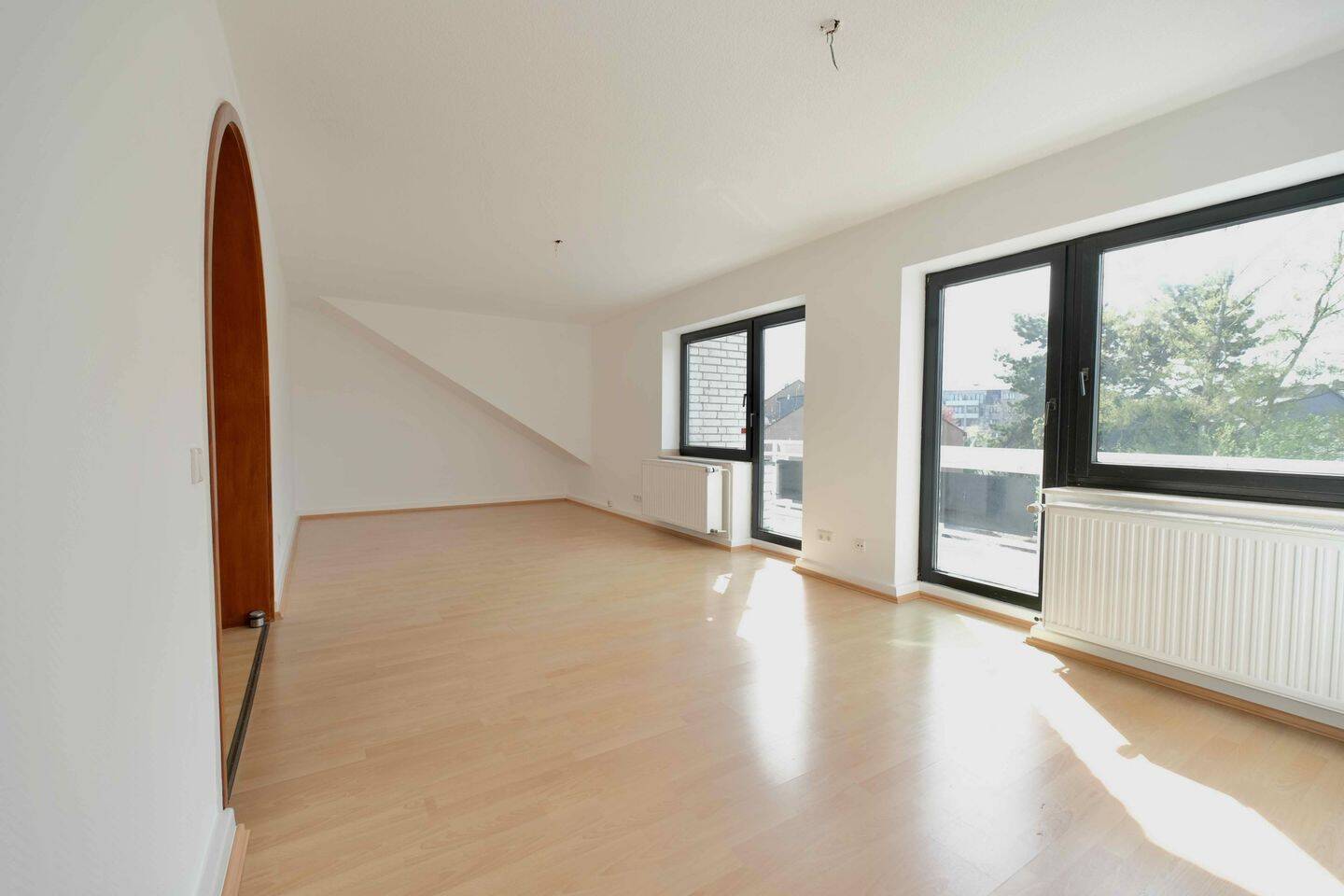 Thumbnail-Viel Platz, zwei Balkone, komplett renoviert - Ihr neues Zuhause in Düsseldorf-Lierenfeld