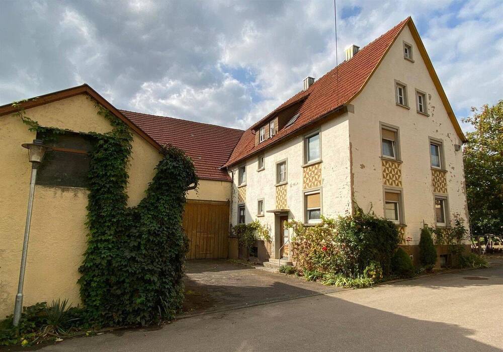 Thumbnail-Schönes Ein-Zweifamilienhaus mit Nebengebäuden in einem Teilort von Weikersheim