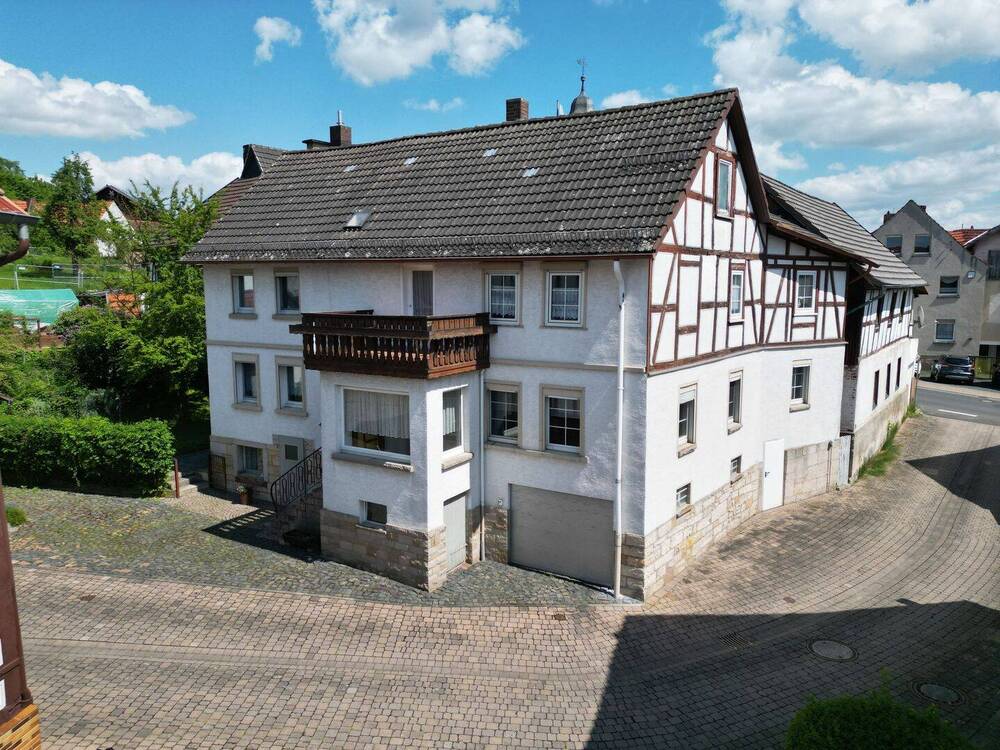 Thumbnail-Großzügiges Einfamilienhaus mit Ausbaureserve und kleinem Garten
