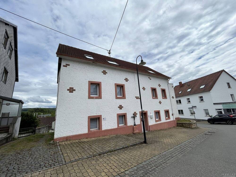 Thumbnail-Großzügiges Zweifamilienhaus mit Dachterrasse