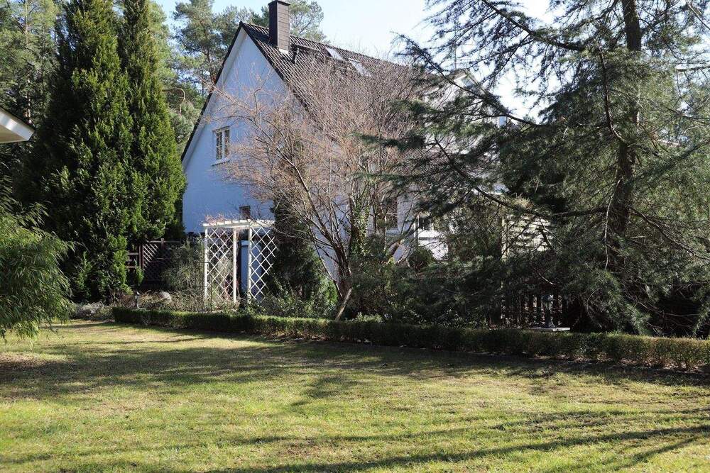 Thumbnail-AB SOFORT - Großes, gehobenes Einfamilienhaus mit beheiztem Keller, Brunnen und Tiefgarage in Wandlitz