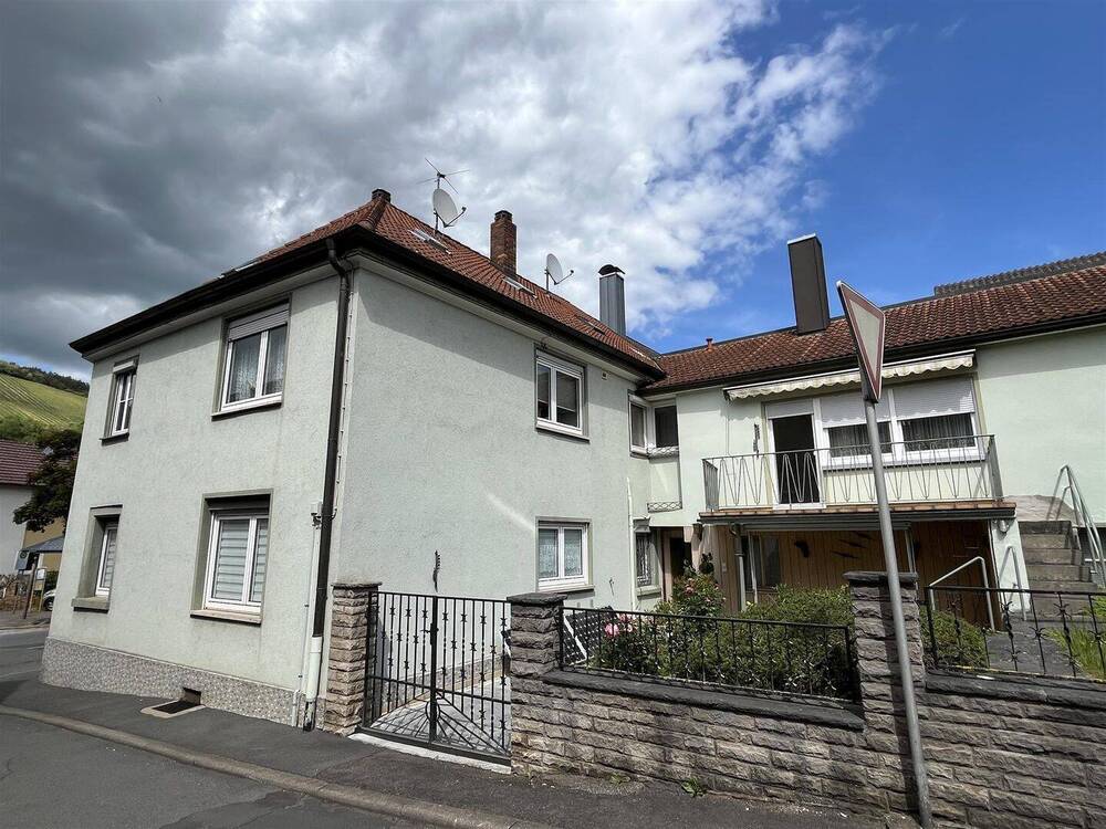 Thumbnail-gepflegte 5-Zimmer-Wohnung mit Balkon und Garage in der Nähe von Lauda-Königshofen
