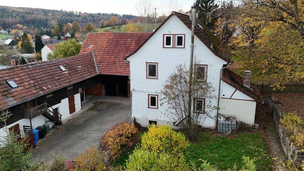 Thumbnail-Einfamilienhaus mit Scheunen und separater Einliegerwohnung - Wohnrecht der Eigentümerin nur für die Einliegerwohnung