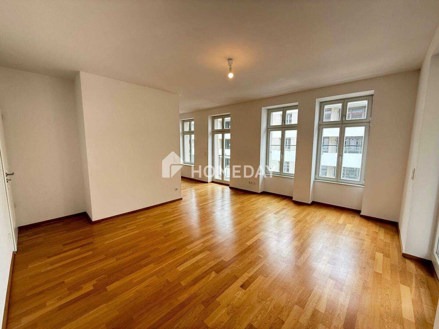 Thumbnail-Altbauflair trifft Wohnkomfort - Zwei Zimmer, zwei Balkone und modernes Ambiente