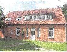 Thumbnail-Zwangsversteigerung - Ehemaliges Bauernhaus mit einem Anbau, umgebaut zu drei Wohnungen