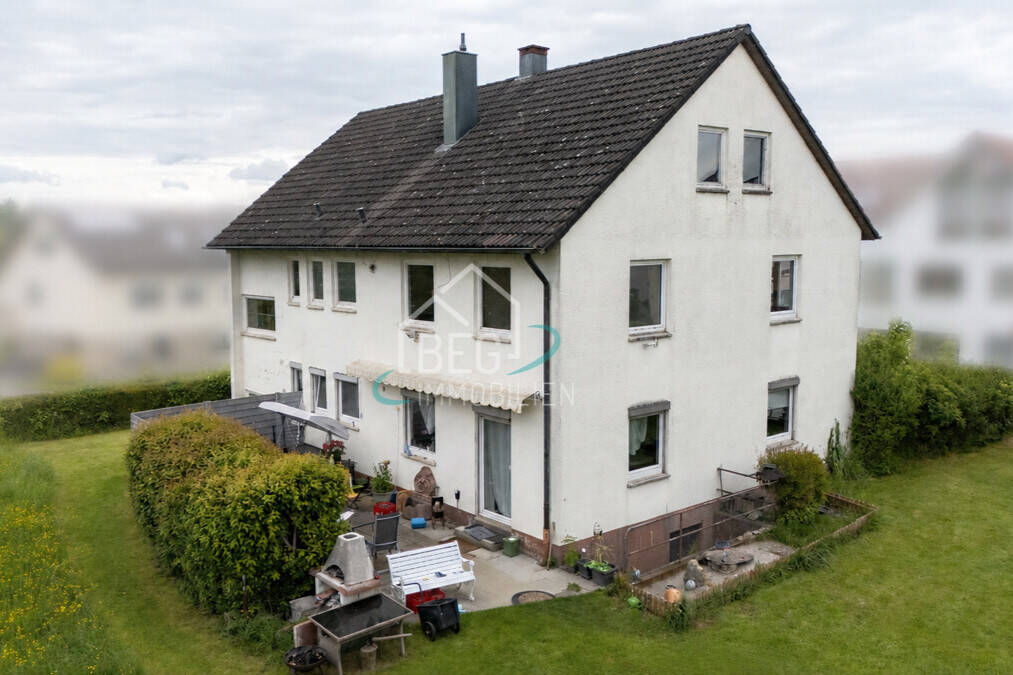 Thumbnail-Solides Zweifamilienhaus mit großem Baugrundstück und Ausbaureserve