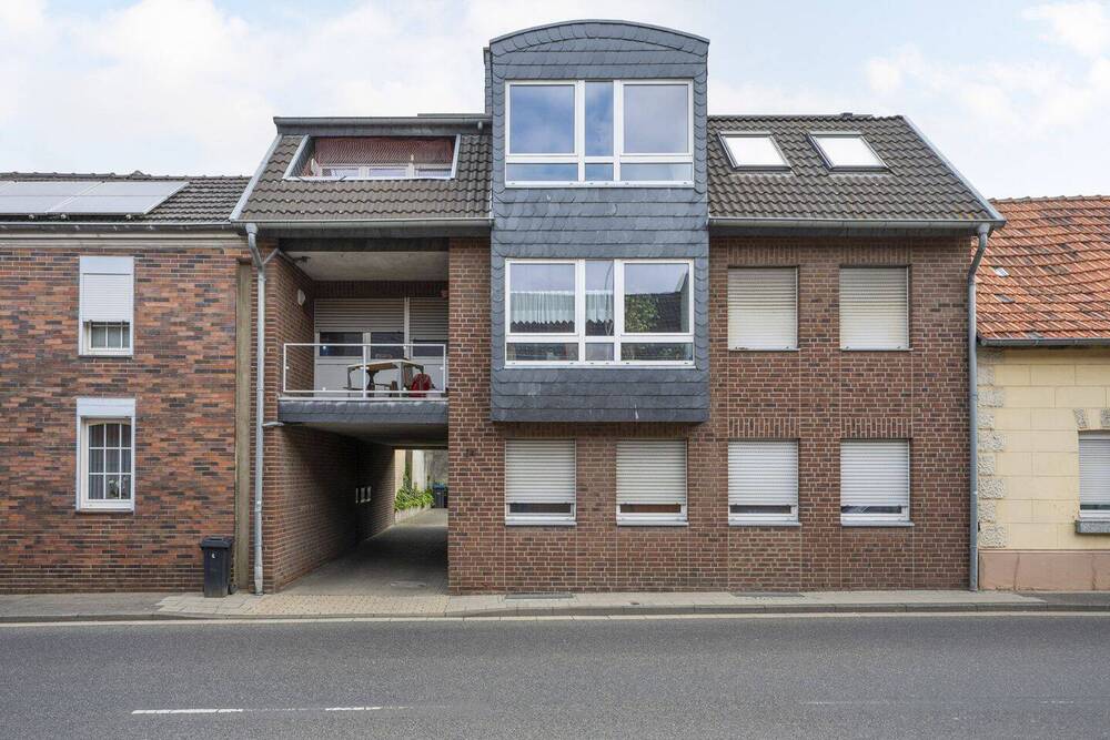 Thumbnail-Gepflegtes Mehrfamilienhaus mit drei Wohneinheiten in Heinsberg - Hülhoven!