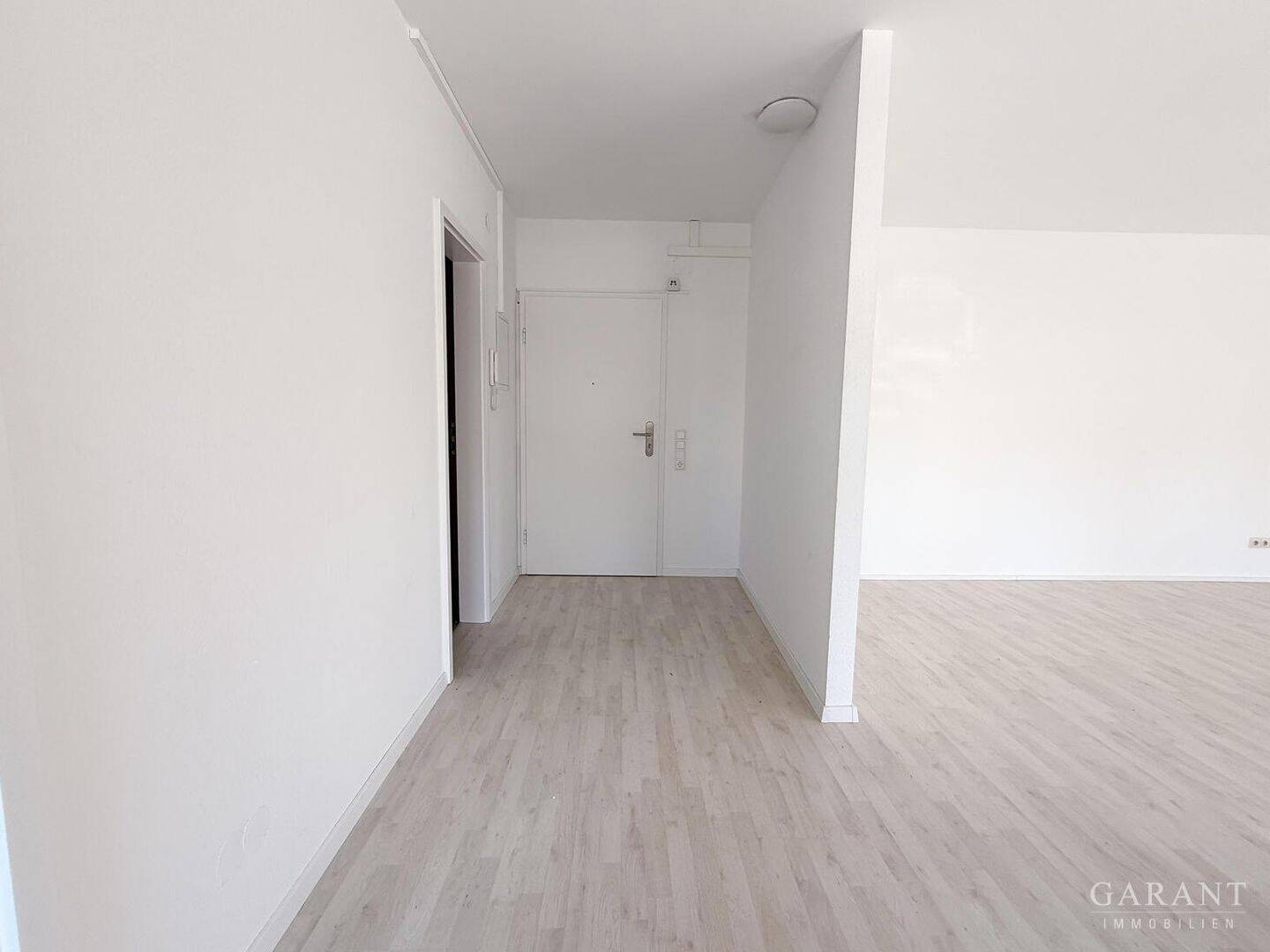 Thumbnail-Ideal für Wohnen oder Büro - modernisierte 2 Zimmer-Einheit zu vermieten