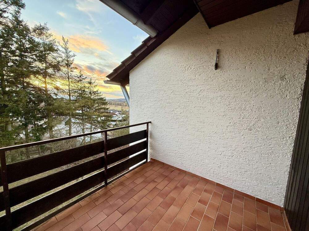 Thumbnail-Ohne Provision & sofort bezugsfähig! Schöne 4-Zimmer-Wohnung mit netter Südwestloggia & ca. 86,6 qm im 1.Stock