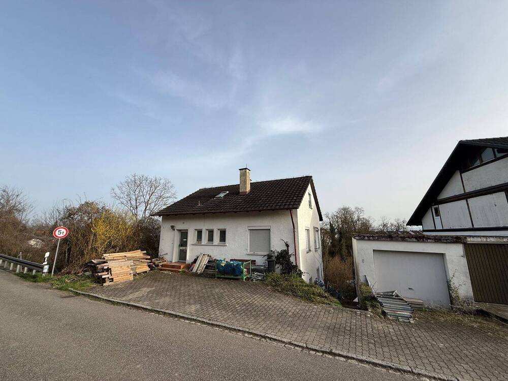 Thumbnail-Einfamilienhaus Ausbauhaus mit großem Grundstück