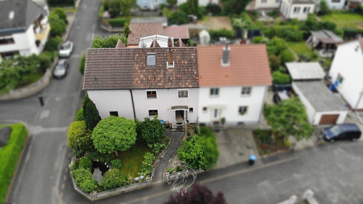 Thumbnail-Großzügig und vielseitig nutzbar - Doppelhaushälfte in ruhiger Lage von Volkach