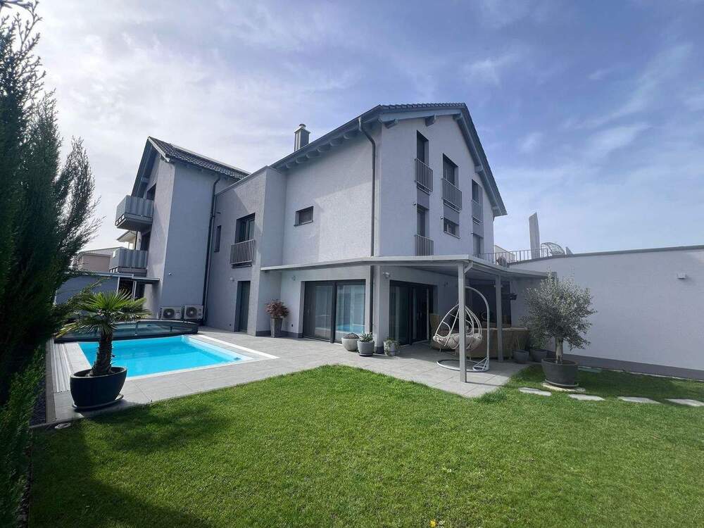 Garten mit Pool