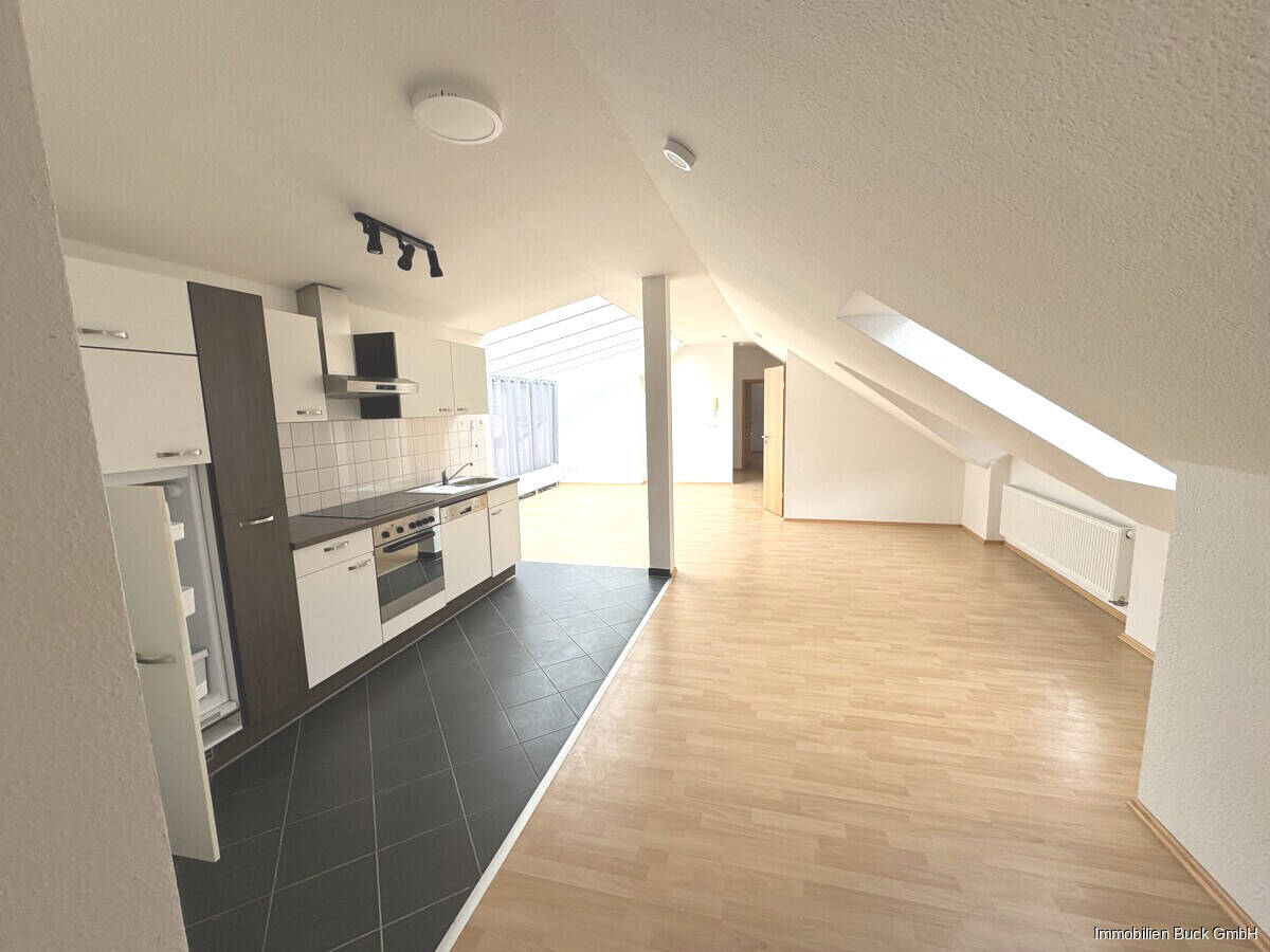 Thumbnail-Gemütliche Dachgeschosswohnung in zentraler Lage zur Miete!