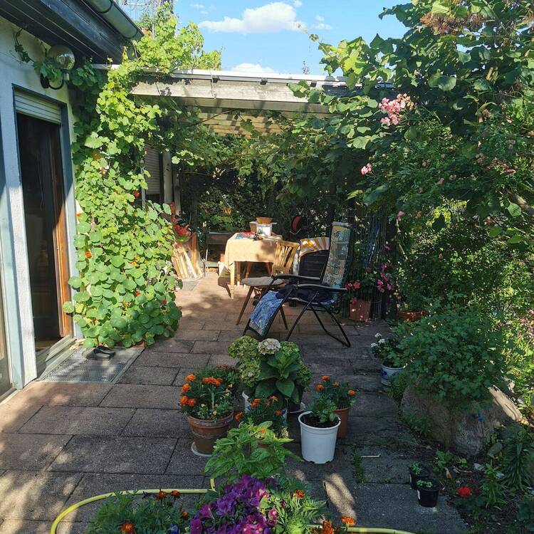 Thumbnail-von privat:Sofort frei, 4-Zi Wohnung im EG, Einbauküche, Terasse, eigener Garten, Bad mit Wanne, Garage, Zeitmiete 1 12 Jahre