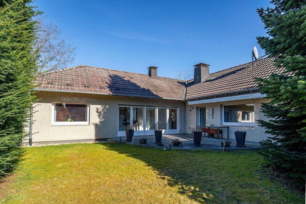 Thumbnail-Wohnen auf einer Ebene - lichtdurchfluteter Winkelbungalow mit Südwest-Terrasse und geschütztem Garten in Bielefeld-Brackwede
