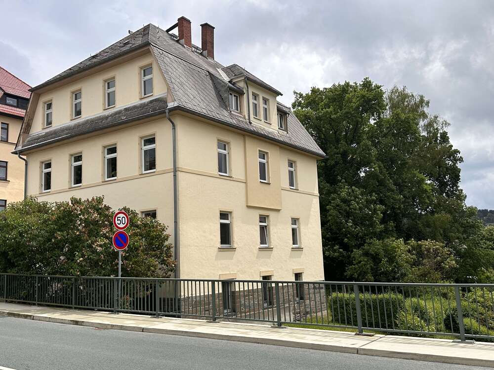 Thumbnail-historisches Mehrfamilienhaus, zentrumsnah mit großem Grundstück