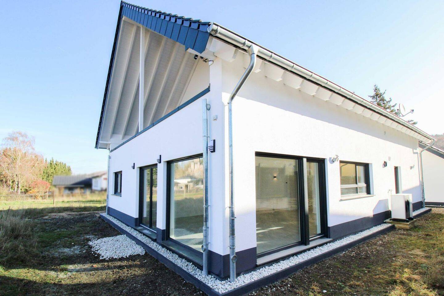 Thumbnail-Erstbezug - Freistehendes Einfamilienhaus mit Einliegerwohnung mit Blick auf die Burg Kerpen