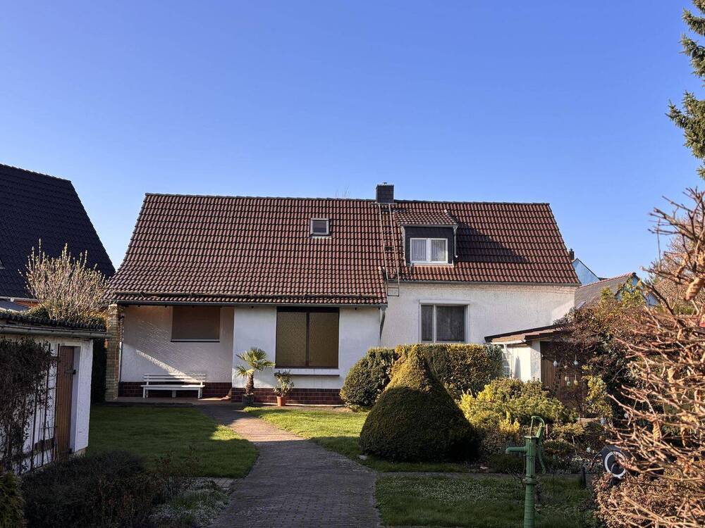 Thumbnail-Charmantes Einfamilienhaus in Leipzig-Seehausen mit großem Grundstück und Ausbaureserve ca.40m² im Dachboden