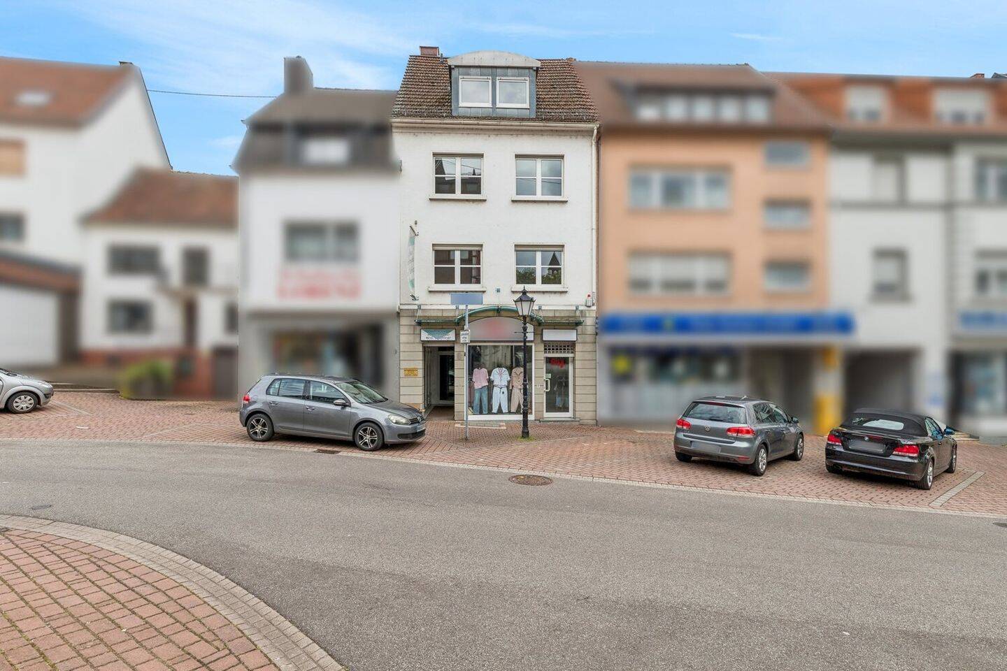 Thumbnail-Solides Investment: Wohn- und Geschäftshaus mit 4 Stellplätzen