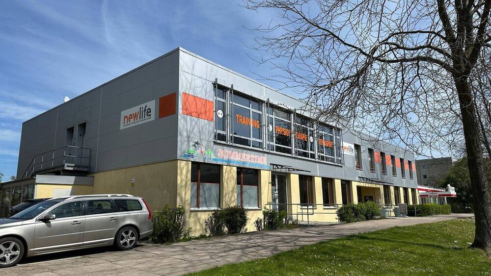 Thumbnail-BüroLager mit WC und großen Fensterfronten