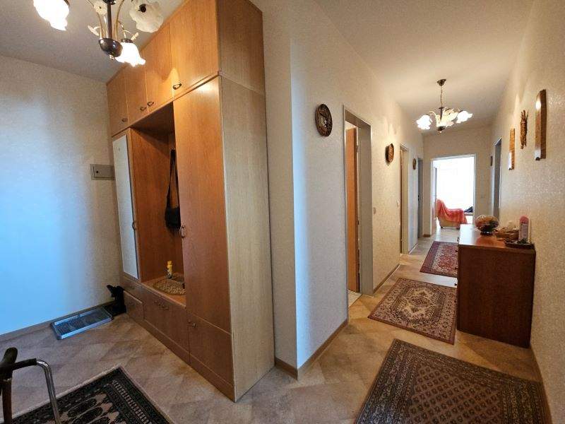 Thumbnail-bezugsfrei und schön weit oben: sonnendurchflutete gut geschnittene 3 Zimmerwohnung