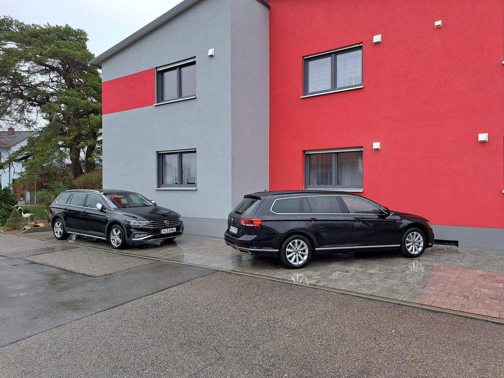 Thumbnail-Moderne Luxus Traumwohnung in ruhiger Lage - 210?m² Wfl mit 7 Zimmern, zwei Bädern + 300m2 Garten