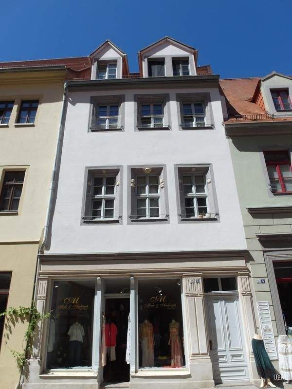 Thumbnail-Kleine 3-Zimmer-Dachwohnung mit Badewanne in der Nähe vom Markt