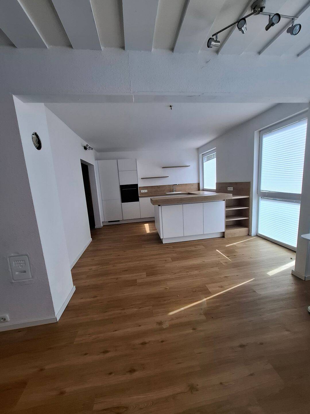 Thumbnail-Schicke, offen gestaltete Wohnung mit hochwertiger Einbauküche auf dem Reiterhof zu vermieten!