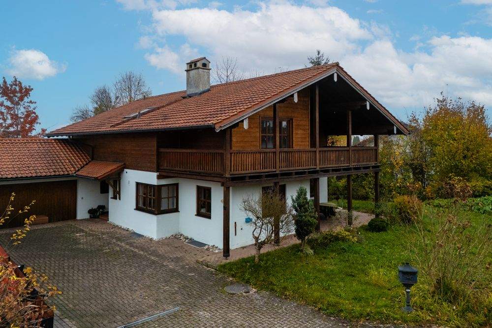 Thumbnail-Schönes Einfamilienhaus mit Garten, Terrasse und Doppelgarage-ruhige Familienidylle im Chiemgau