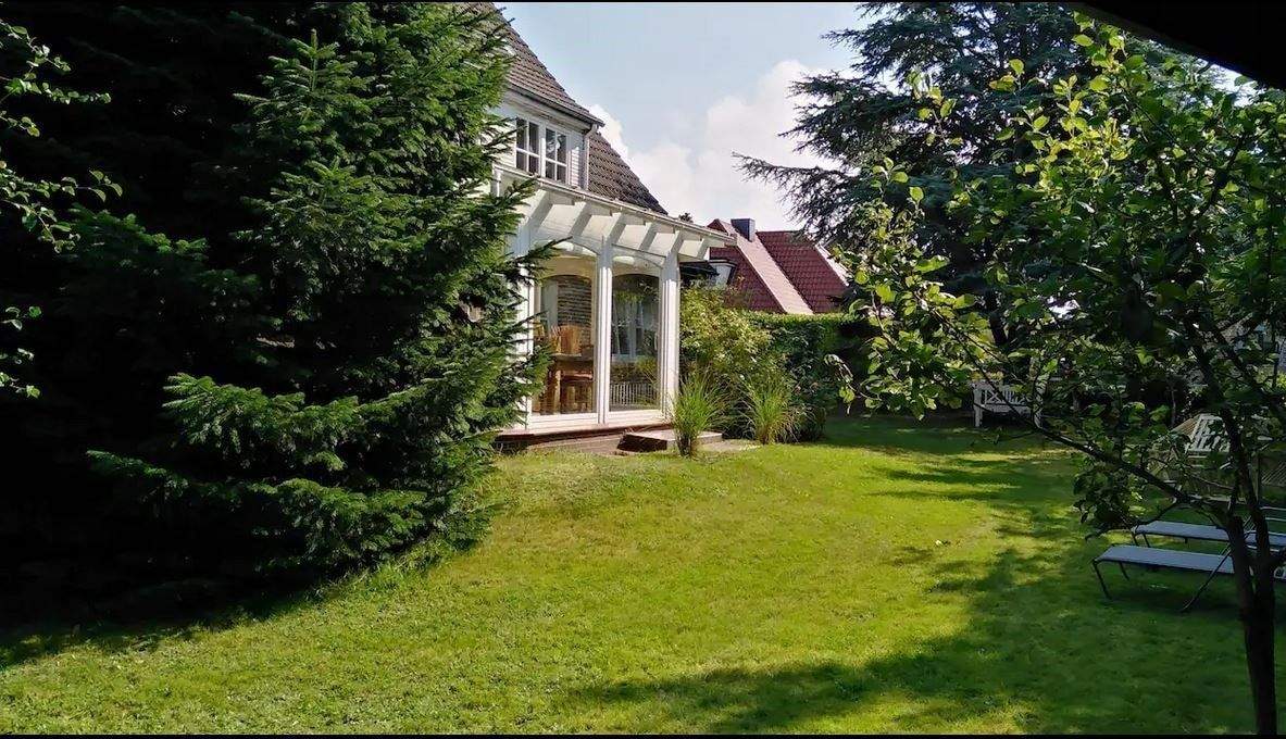 Thumbnail-Solide gebautes Wohnhaus mit großem Grundstück