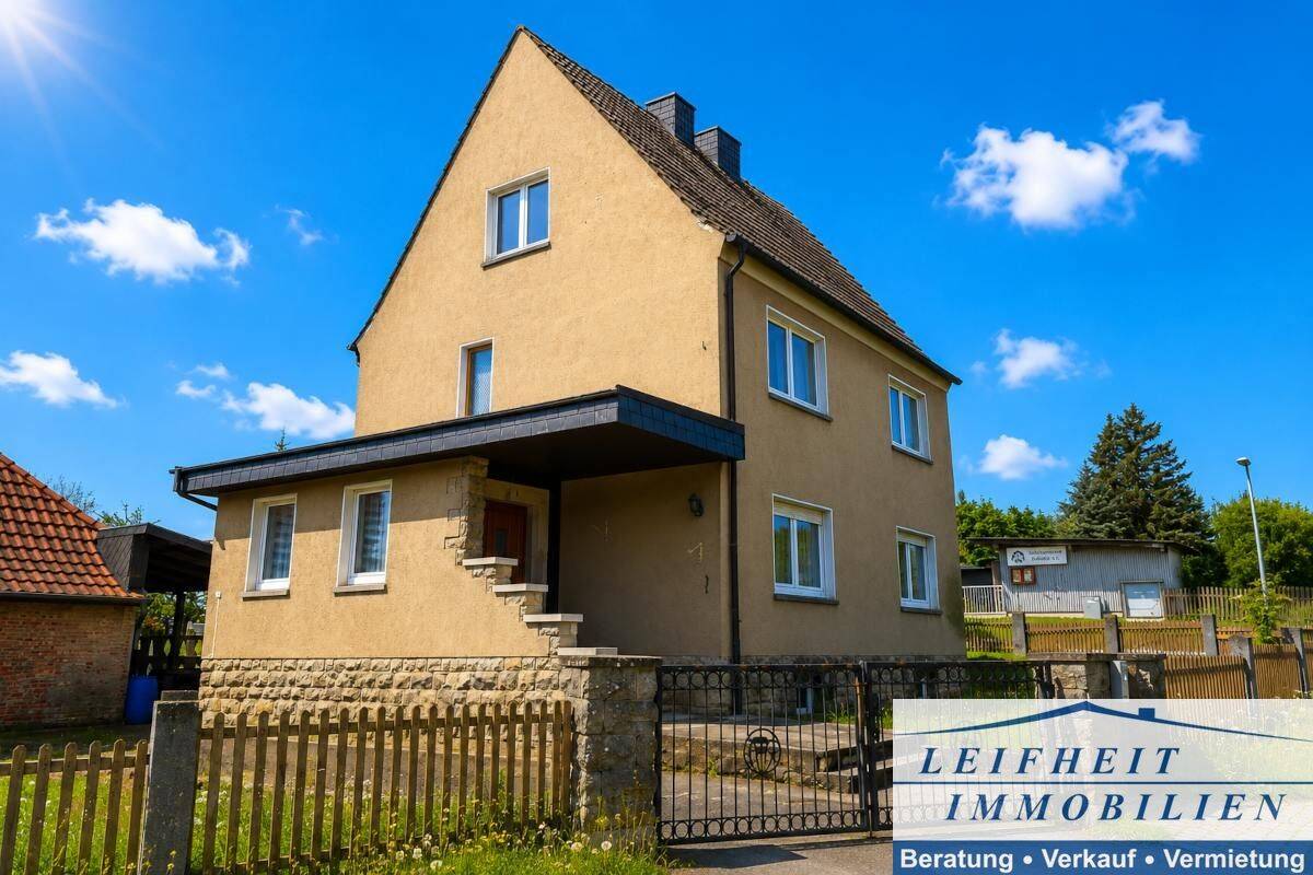 Thumbnail-Solides Einfamilienhaus mit Garten und vielseitigem Entwicklungspotenzial
