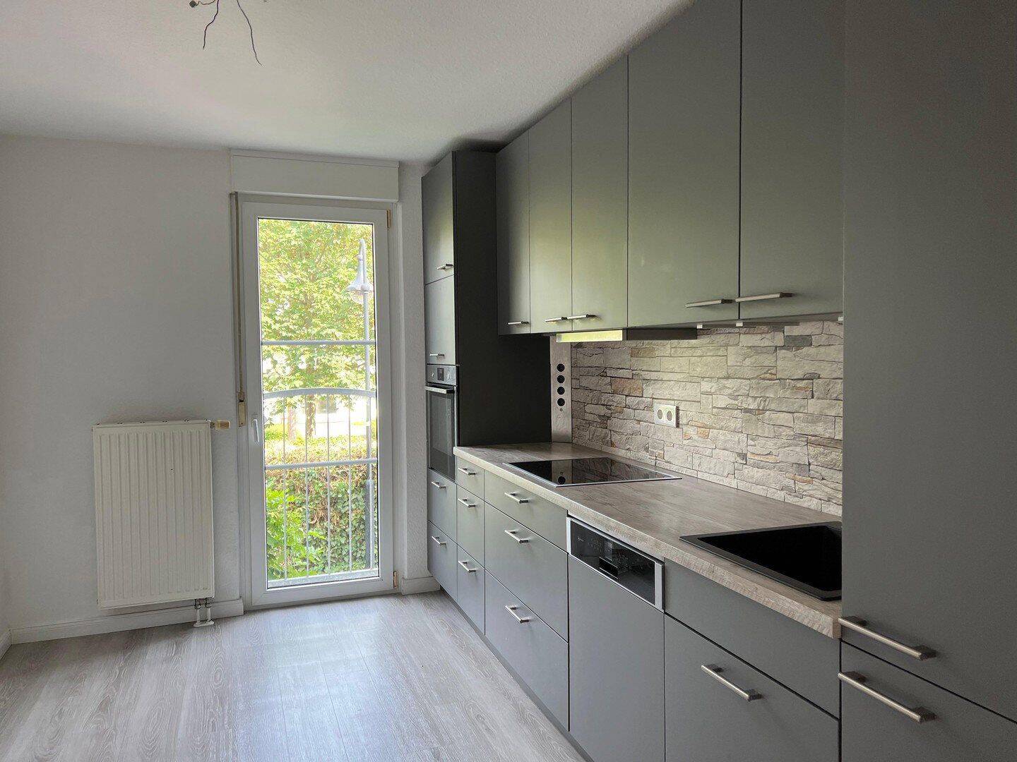 Thumbnail-Moderne 3 Zimmer Wohnung mit Balkon, moderne EBK