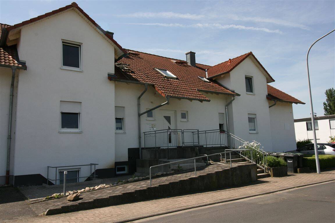 Thumbnail-2 Zimmer-Wohnung mit Balkon im Dachgeschoss von Ziegenhain in ruhiger Lage zu vermieten