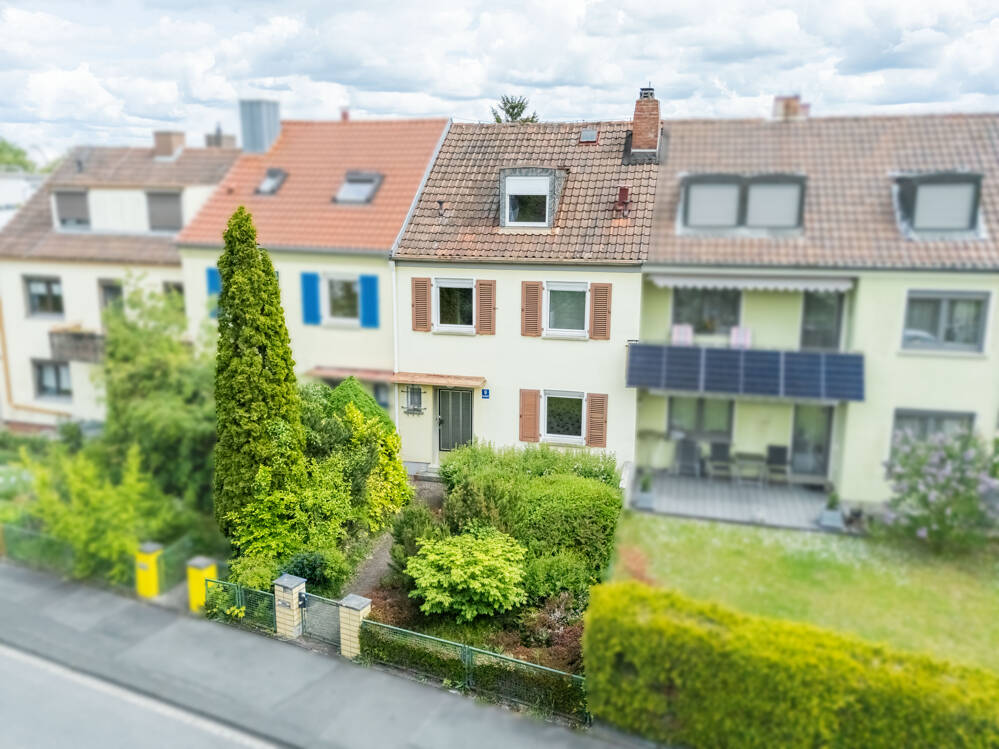Thumbnail-Sanierungsbedürftiges Reihenmittelhaus in beliebter Lage