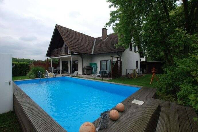 Thumbnail-***Freistehendes Einfamilienhaus mit Außenpool und Kamin***