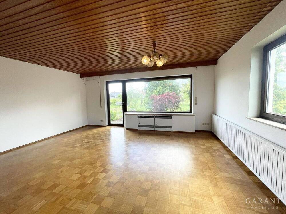 Thumbnail-Freistehendes Einfamilienhaus mit großem Grundstück
