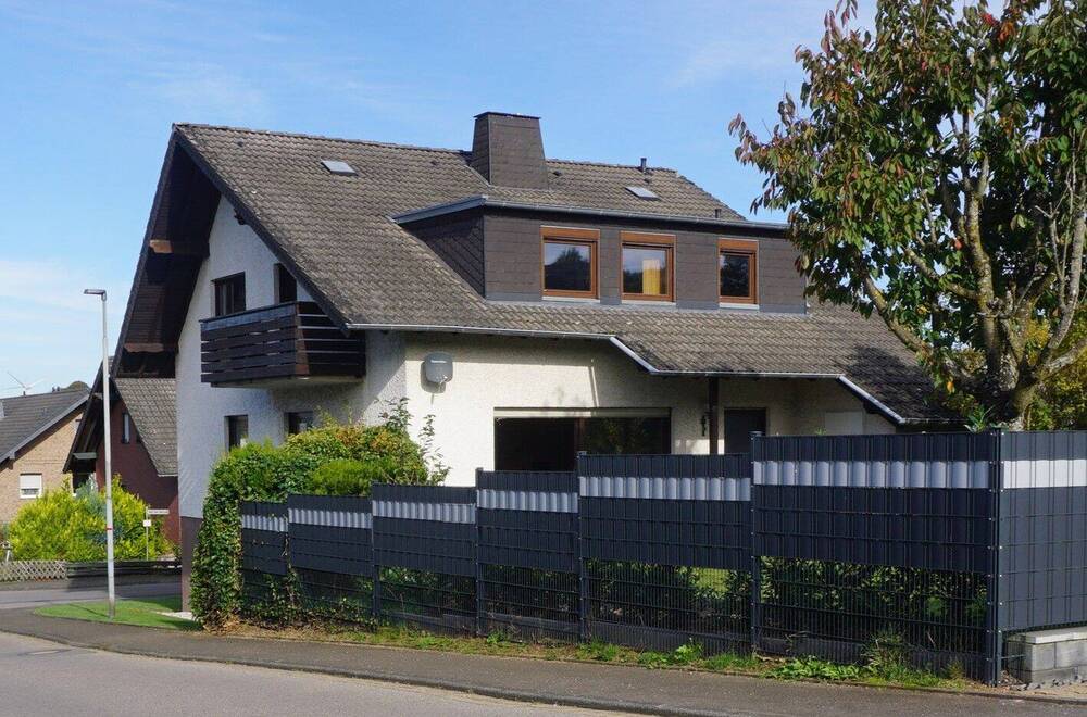 Thumbnail-Kall im Naturpark Eifel, großzügiges Einfamilienhaus mit Einliegerwohnung in gepflegte Ruhiglage nahe Ortskern