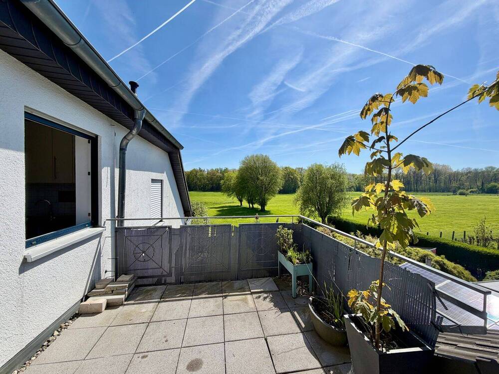 Thumbnail-Rarität - Bezugsfreie Dachgeschoss-Wohnung (2. OG) mit großer Terrasse und Südausrichtung, Tiefgaragenstellplatz in Aachen-Lichtenbusch (Deutschland)