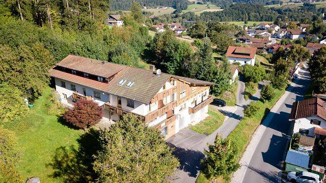 Thumbnail-Großzügiges Wohnhaus mit Gästezimmern und vielen Nutzungsmöglichkeiten, Nähe der Stadt Bad Kötzting