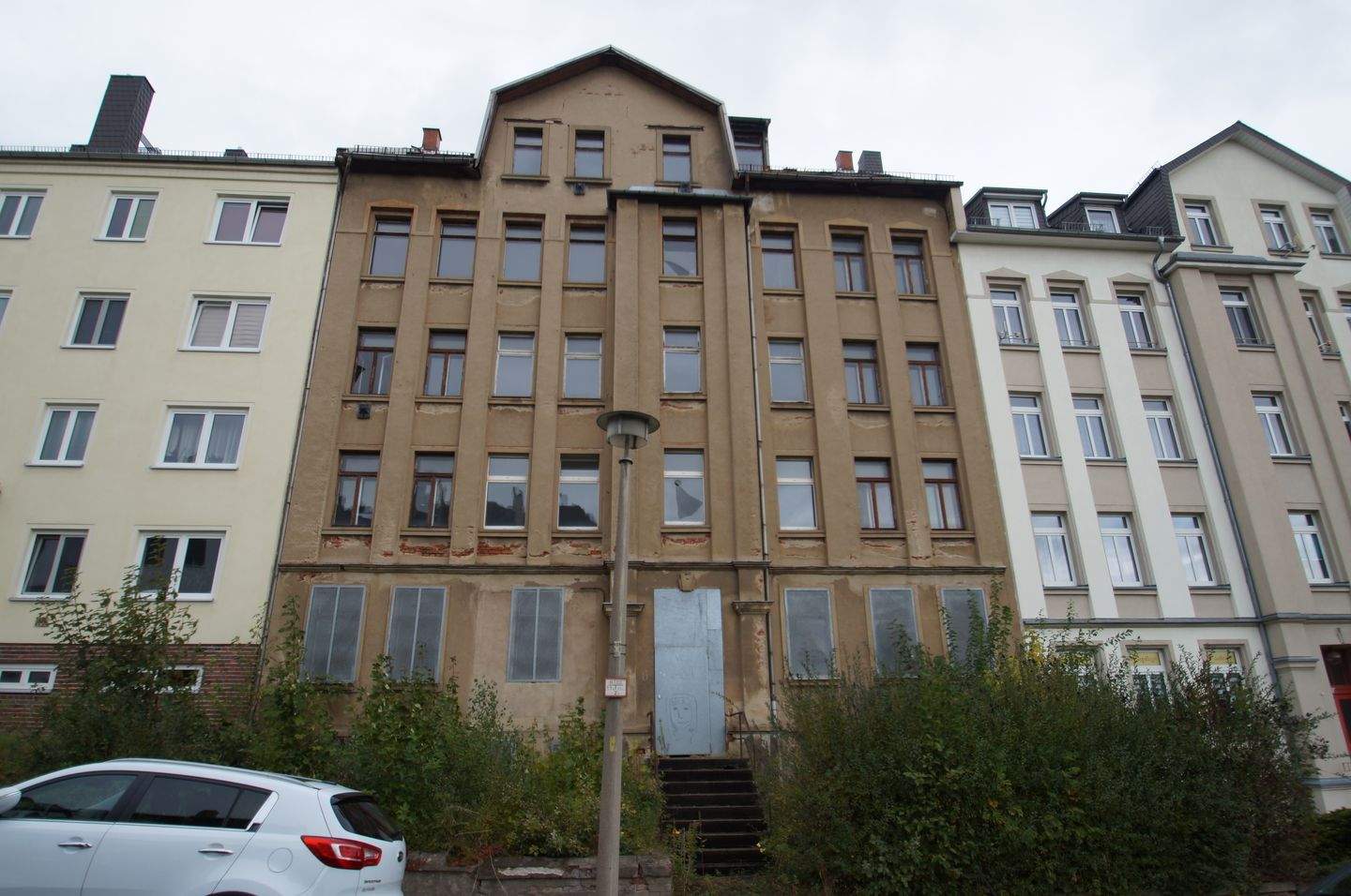 Thumbnail-Letztes unsaniertes Haus im Wohnkarree