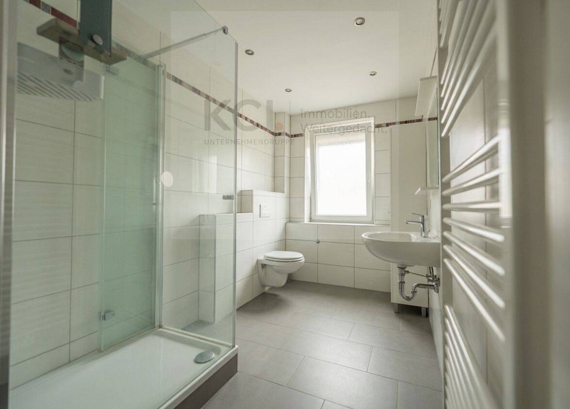 Thumbnail-Großzügiges Wohnhaus in ruhiger Lage mit vorbereitetem Dachgeschossausbau